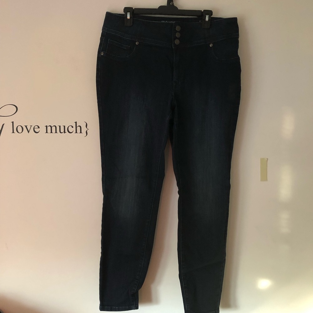 Hi-rise jeans